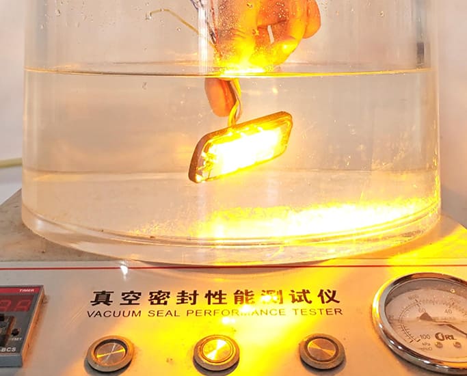 Wetech LED working light can emit light normally when placed in water.