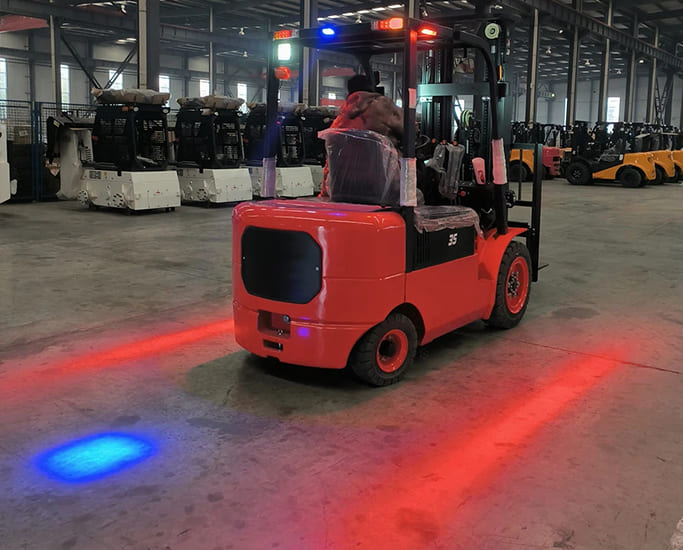 How to Use Forklift Safety Lights to Create Clear Danger Zones Around Forklifts